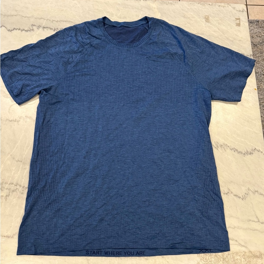 lululemon athletica Men's Textured Navy Tee
